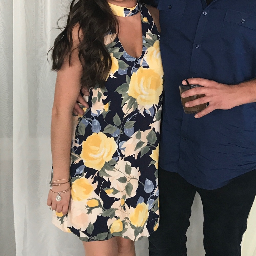 Lulu’s Floral Choker Dress 👗